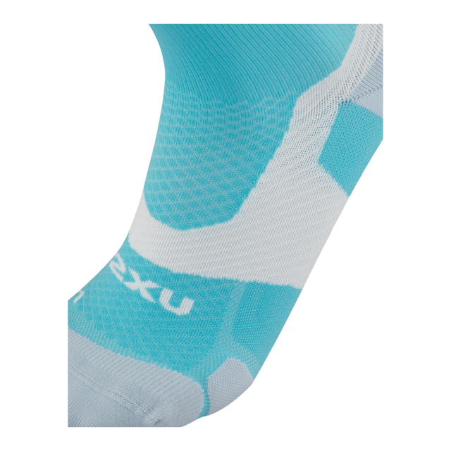2XU-Vectr-Light-Cushion-Crew-Socks-moonstone-close