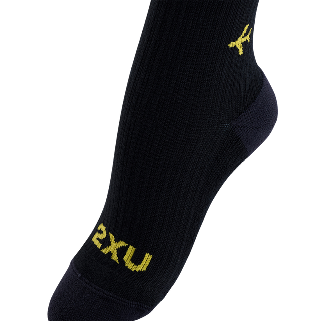 2XU-Flight-Compression-Sock-Black-Yellow-close