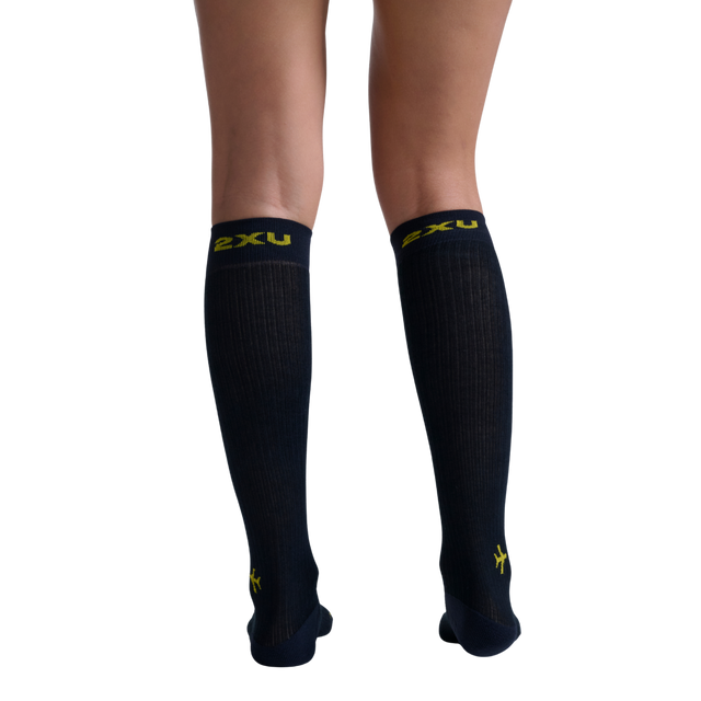 2XU-Flight-Compression-Sock-Black-Yellow-life