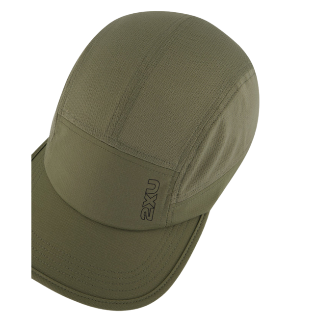 2XU-Light-Speed-Cap-HunterGreen-BlackReflective-close