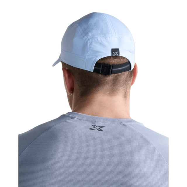 2XU-Light-Speed-Small-Cap-Halogen-Reflective-back