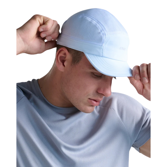 2XU-Light-Speed-Small-Cap-Halogen-Reflective-side