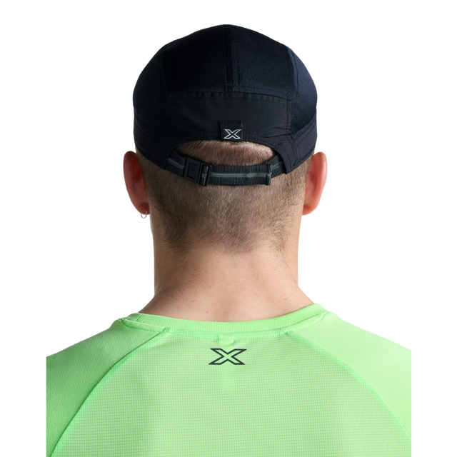 2XU-Light-Speed-Small-Cap-black-face-back