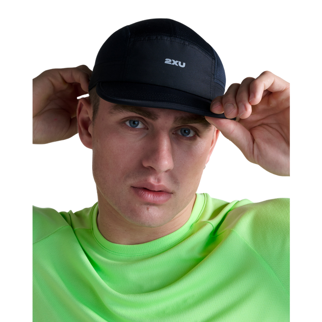 2XU-Light-Speed-Small-Cap-black-face