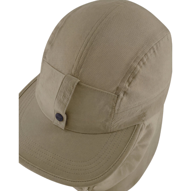 2XU-Trail-Legionnaire-Cap-Pebble-close