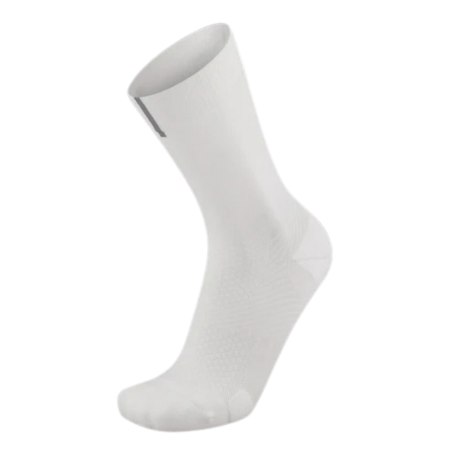2XU-Vectr-Reflective-Crew-Socks-white-Silver-Reflective