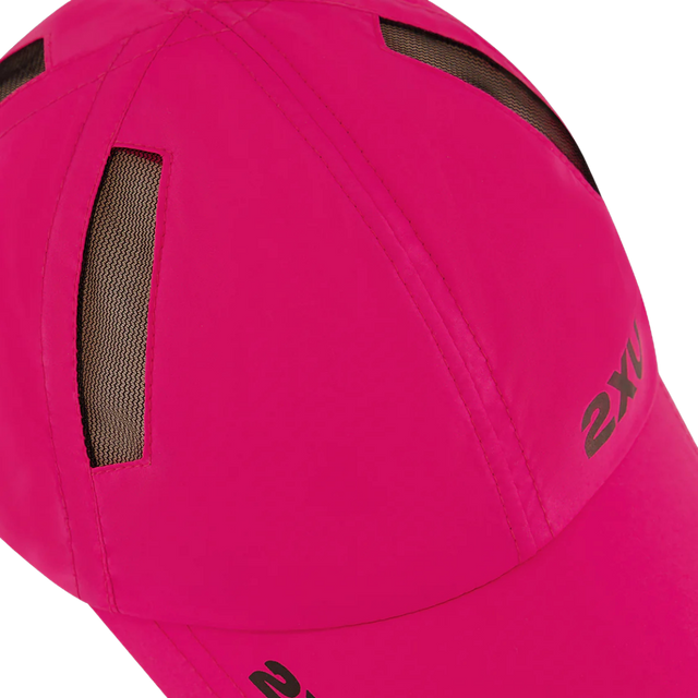 2XU - Run Cap - Fuchsia/Black (Detail)