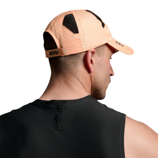 2XU-run-cap-peach-black-back