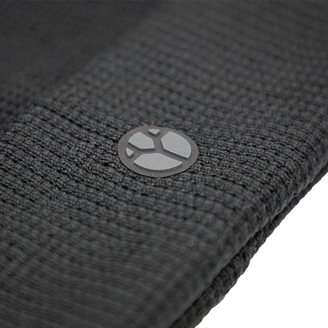 Fractel-Running-beanie-jet-close-2