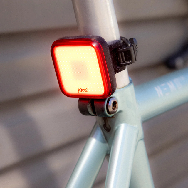 Knog-Blinder-1000-Plus-Set-life-back