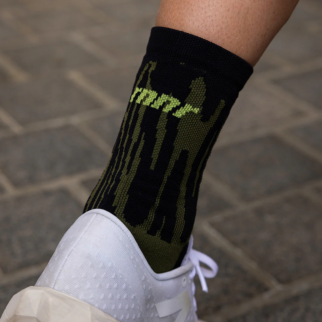 RNNR - Marathon Crew Sock - Drippy Cheetah Green - Lifestyle2